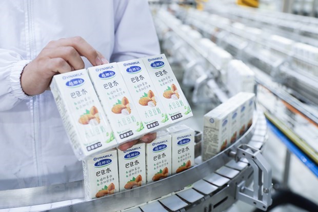 Vinamilk exporte un gros lot de produits laitiers vers la Chine